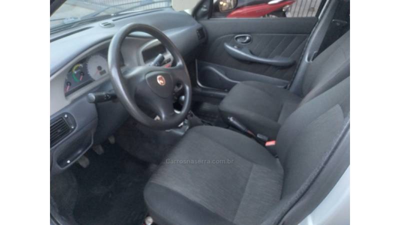 FIAT - PALIO - 2010/2011 - Prata - R$ 25.900,00