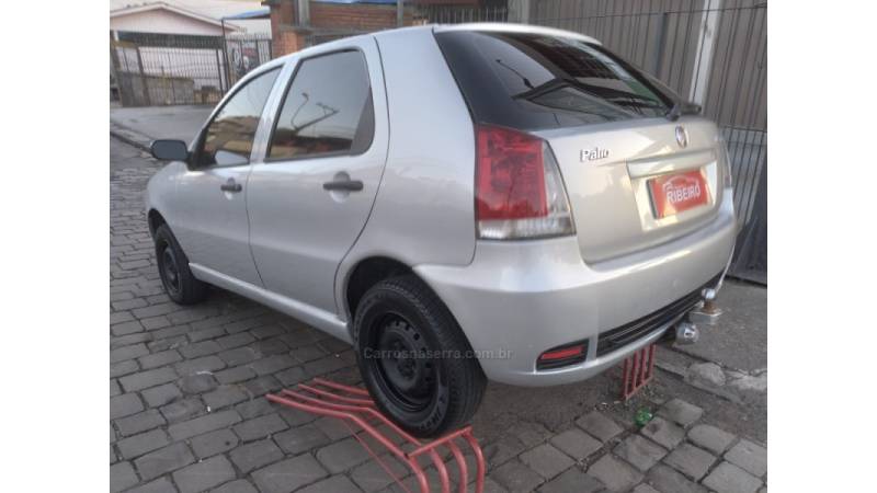 FIAT - PALIO - 2010/2011 - Prata - R$ 25.900,00