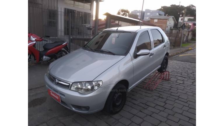 FIAT - PALIO - 2010/2011 - Prata - R$ 25.900,00